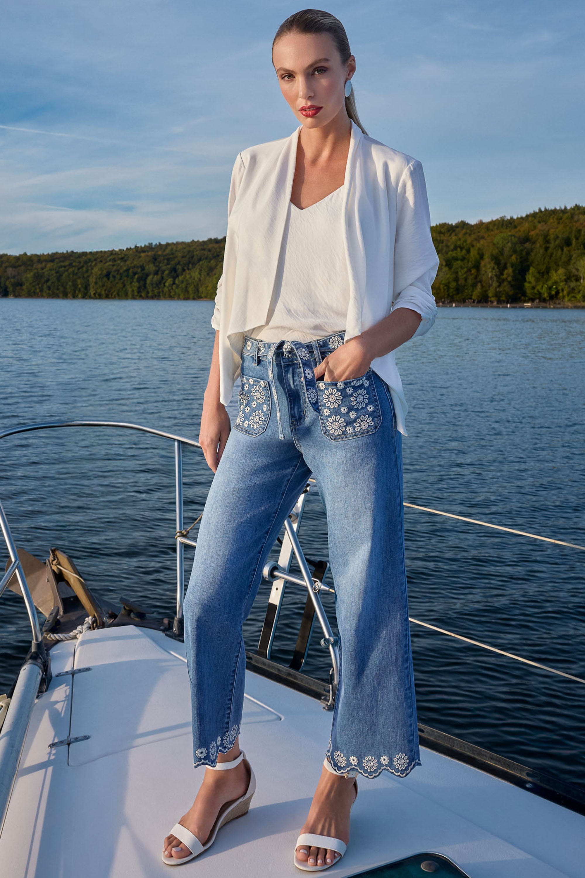Frank Lyman Floral Embroidered Cropped Denim Pants Style 261666