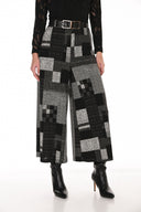 Frank Lyman abstract print plaid cropped wide leg pants Style 263457