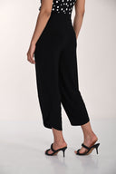 Frank Lyman Relaxed Fit Cropped Trousers Style 266101