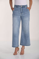 Frank Lyman Light Wash Wide-Leg Cropped Jeans Style 266538